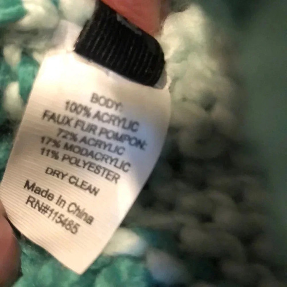 Fuzzy ball knit beanie - Picture 6 of 7